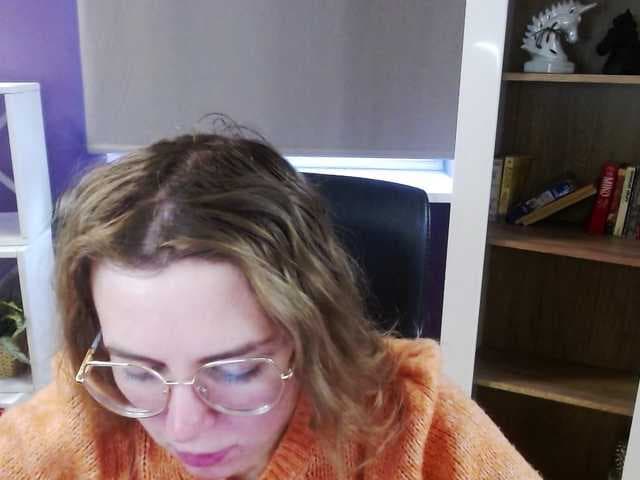 Soft-Zoey live cam