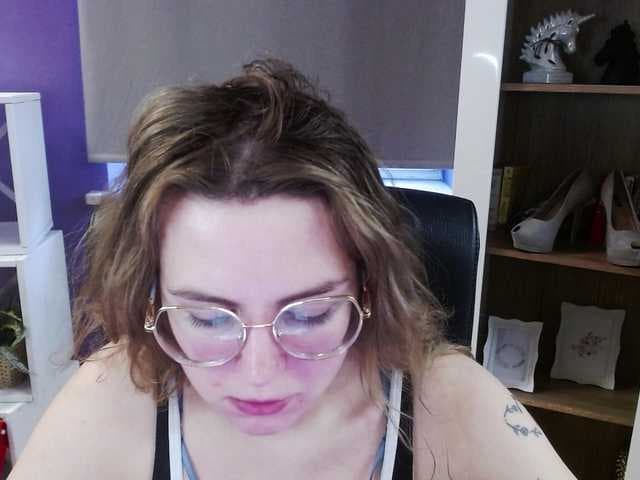 Soft-Zoey live cam on BongaCams