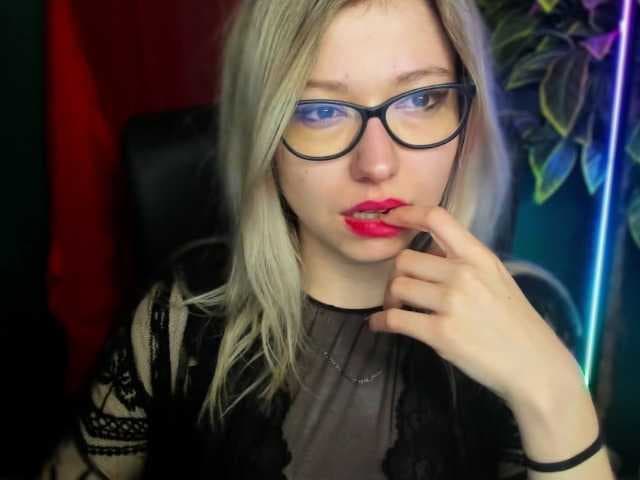 xxHeidiLove live cam