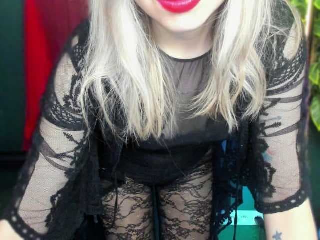 xxHeidiLove live cam