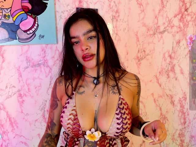 laurencamila1 live cam