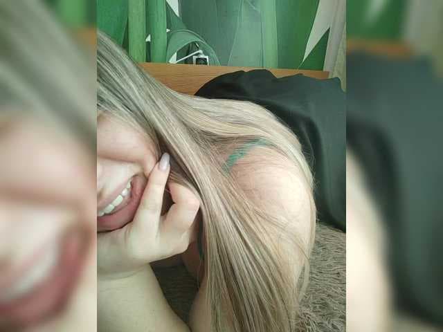 KissMyLipsXx live cam