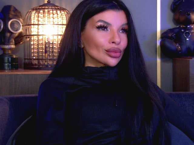 EleniaDevons live cam on BongaCams