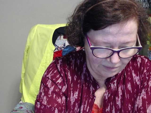 flirty-adele live cam