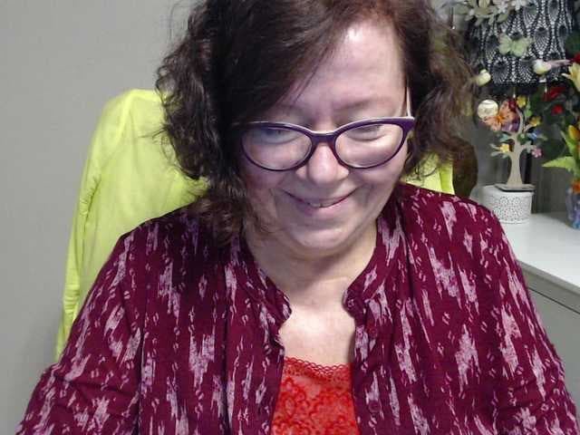 flirty-adele live cam