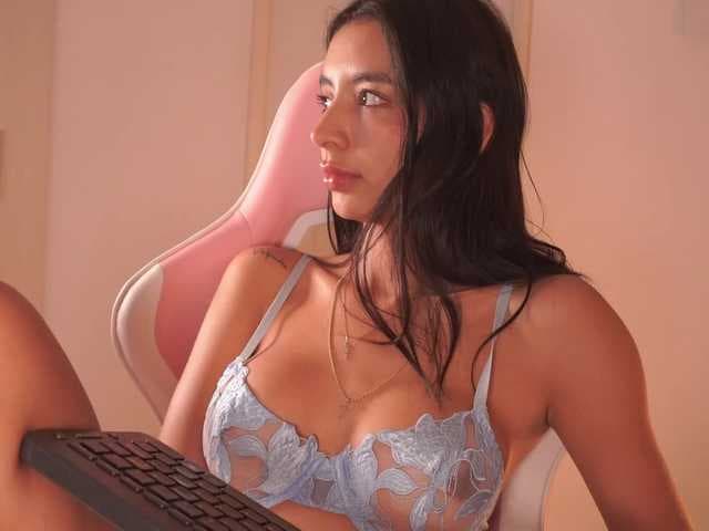 LillyThomps live cam