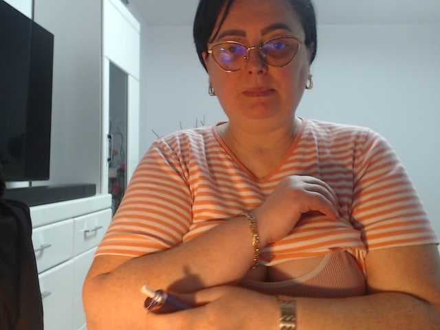 Emyllywhite live cam