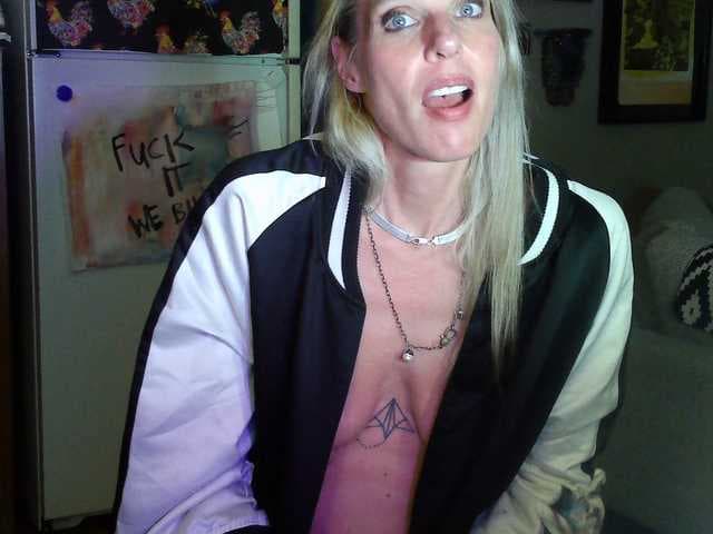 mylfGlama live cam on BongaCams