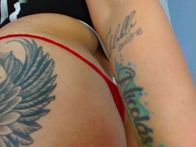 carlabeer live cam on BongaCams