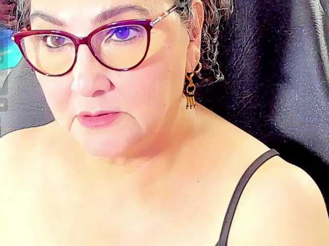 cataleya-mom live cam on BongaCams