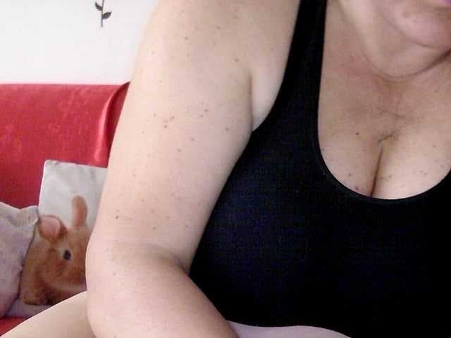 LaraXXX33 live cam