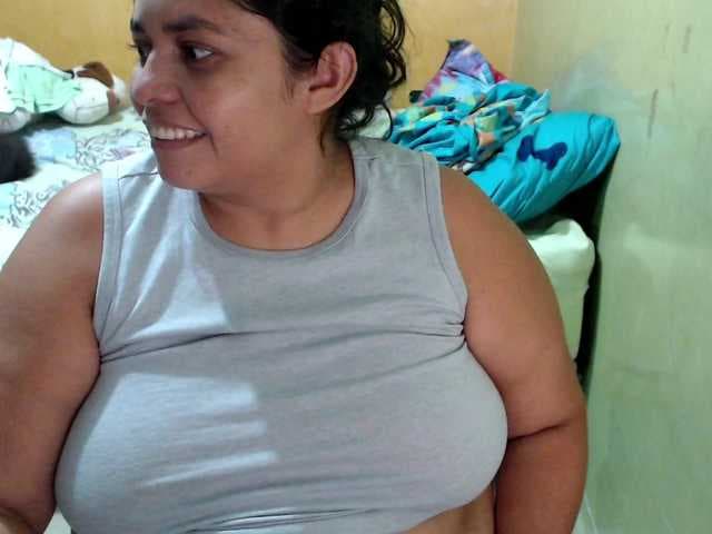 mia-naughty live cam