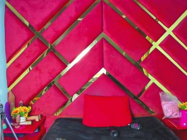 FreyjaNaugthy live cam