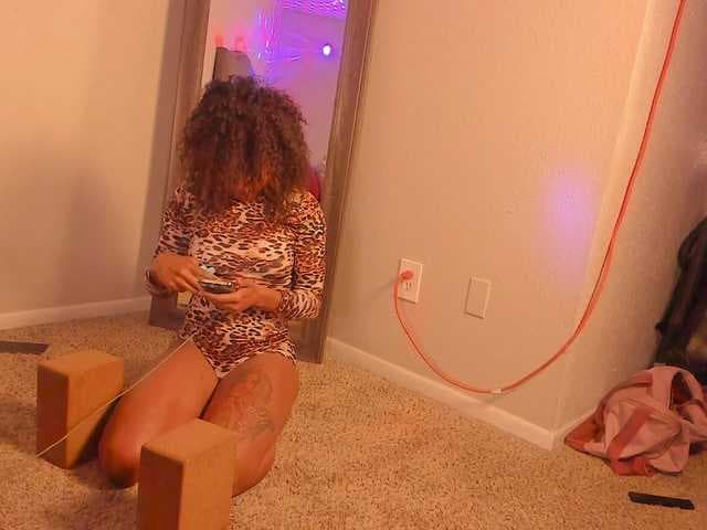 Yiauana live cam on BongaCams