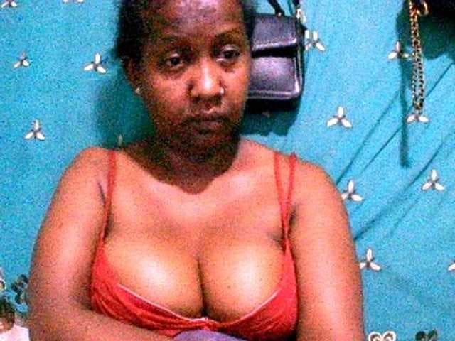 Sylivinaahh live cam on BongaCams