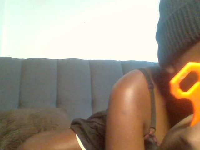 Hotebony01 live cam on BongaCams