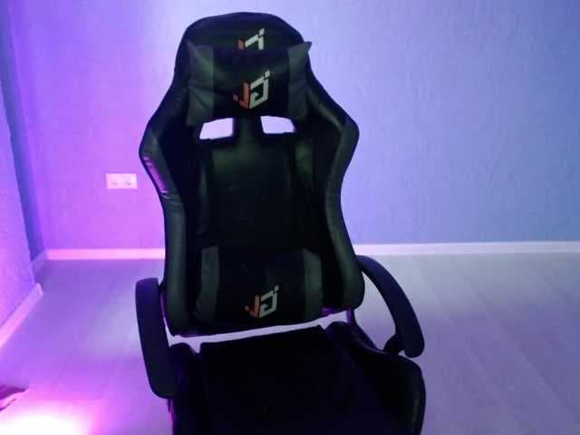 FalconFamily live cam