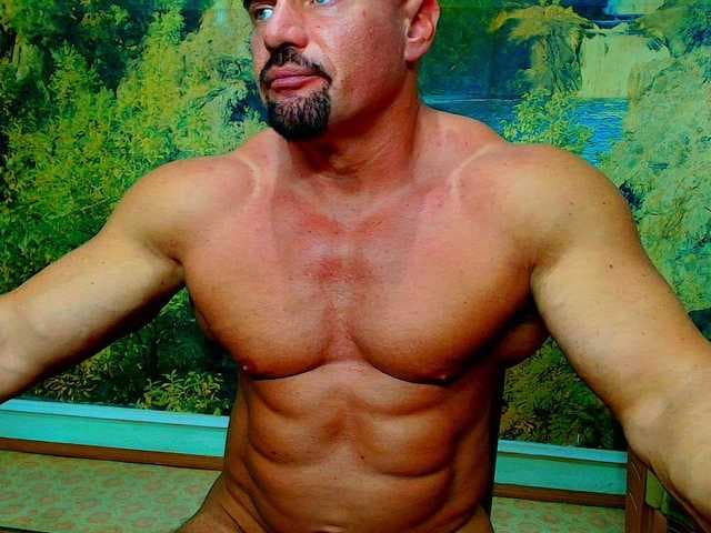 Spartacusdom live cam on BongaCams