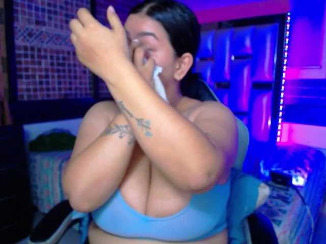 KrissSweetBoobs live cam