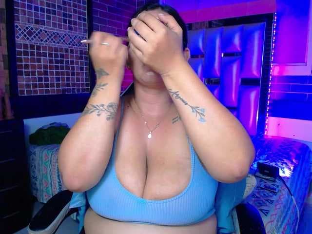KrissSweetBoobs live cam