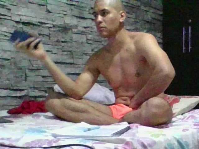 Sexylatin64 live cam on BongaCams