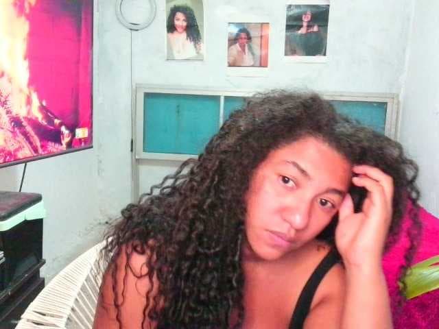 Bellacrespa live cam on BongaCams