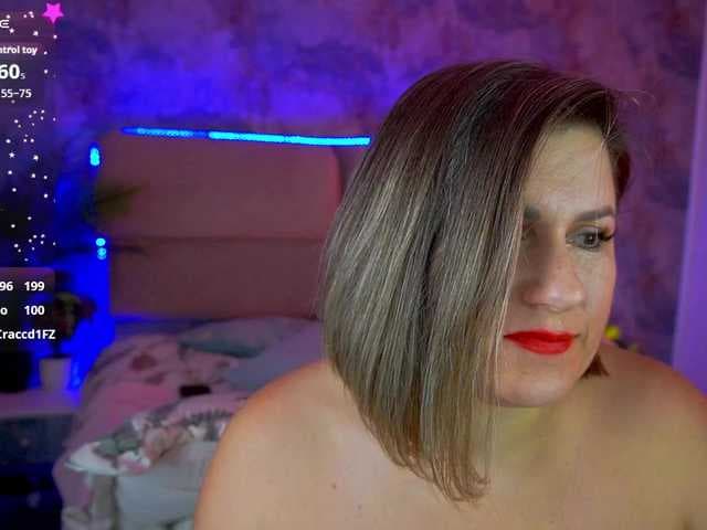 KiraRoxx live cam on BongaCams