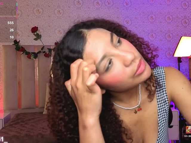 Daphnne-tay live cam