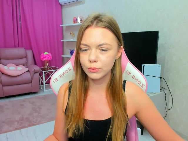 Strawberrye live cam