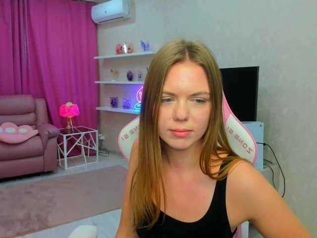 Strawberrye live cam