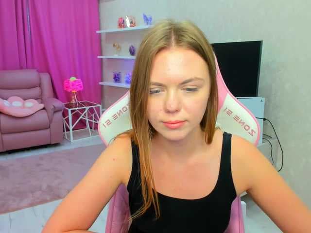 Strawberrye live cam