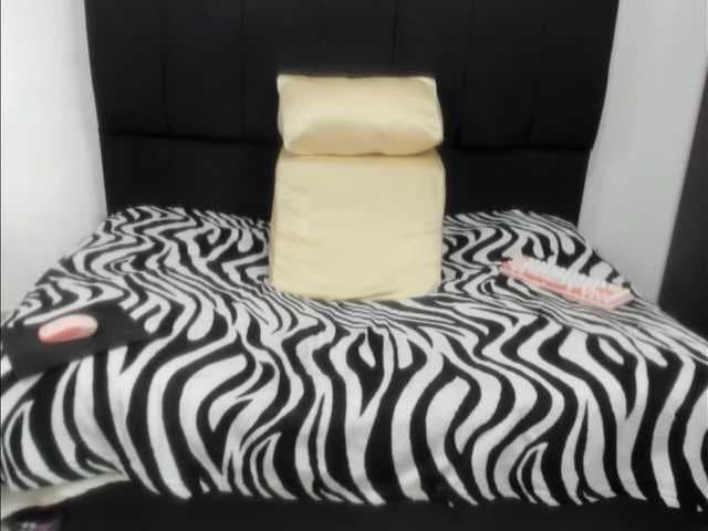 louise-Mikk live cam on BongaCams