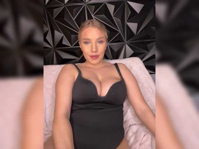 LYALYAtop live cam on BongaCams