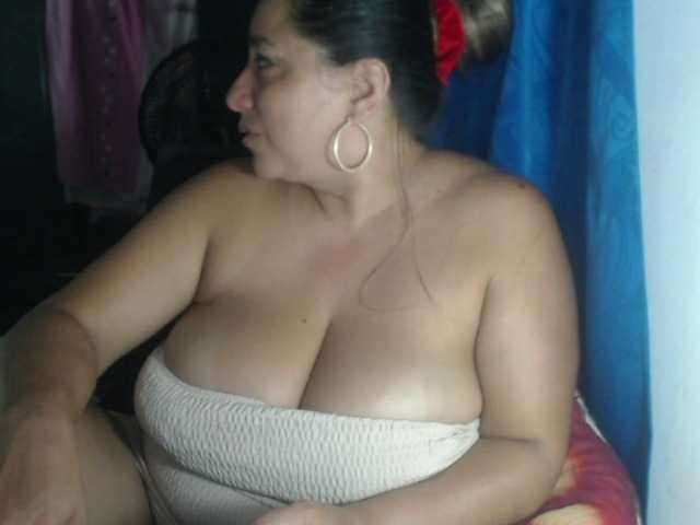 adrianamilf44 live cam