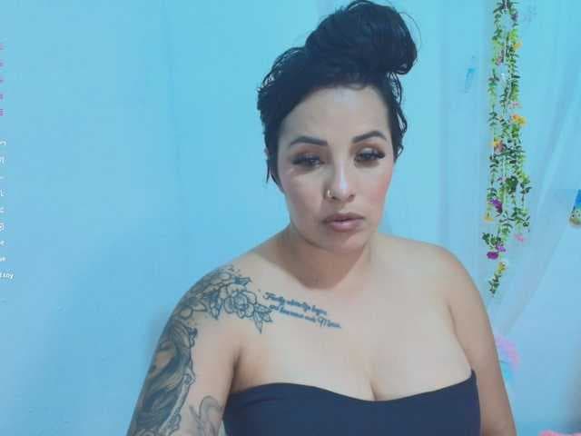 ashhy live cam on BongaCams