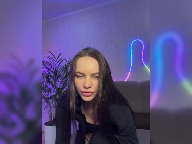 Klubnika13 live cam on BongaCams