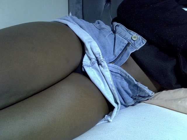 Sexyyves live cam on BongaCams