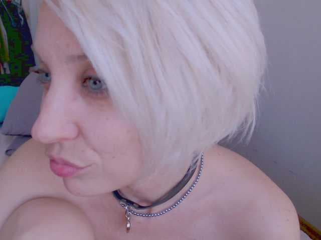 KISANA live cam on BongaCams