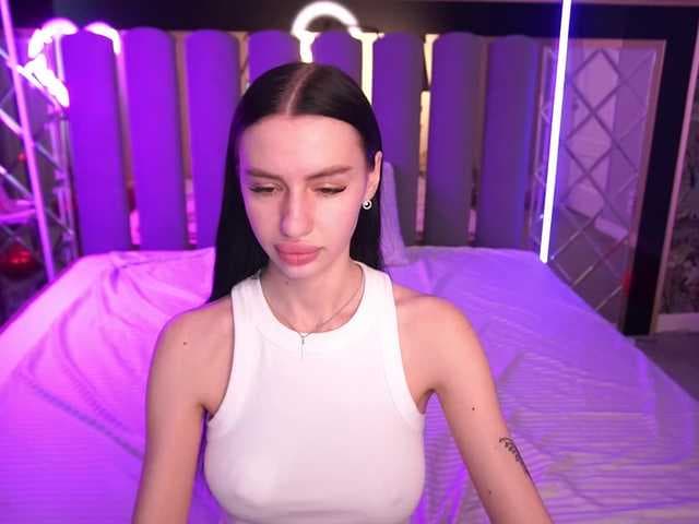 SnowWhiteee live cam