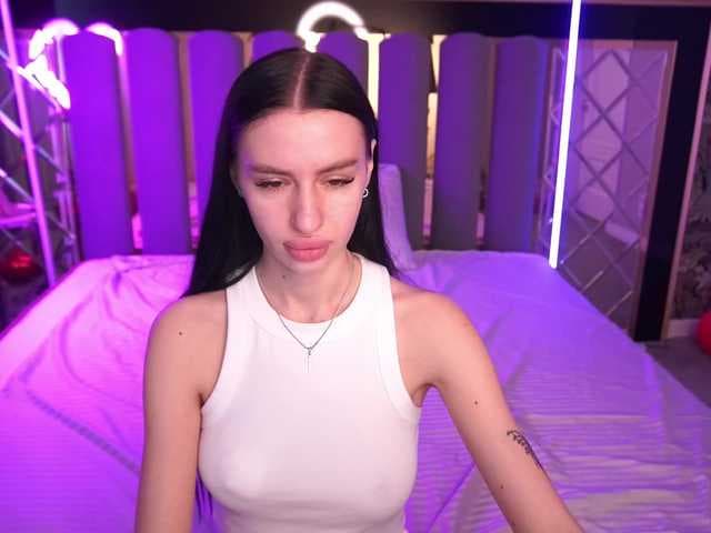 SnowWhiteee live cam