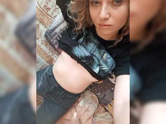 Lena-33 live cam on BongaCams