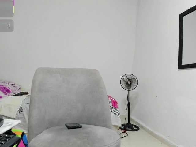 tanialucia1 live cam on BongaCams