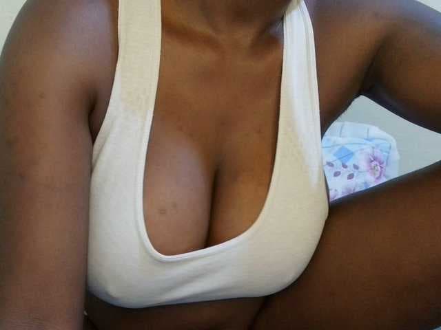 pretty-lioness live cam