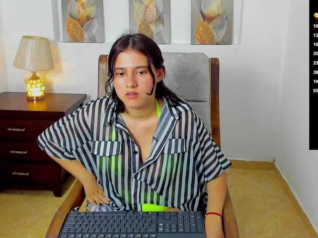 vikysexy28a live cam on BongaCams