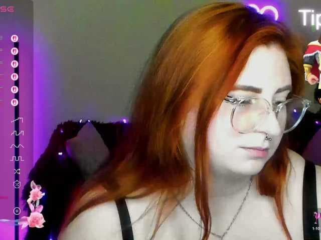 Aliciaredluv live cam