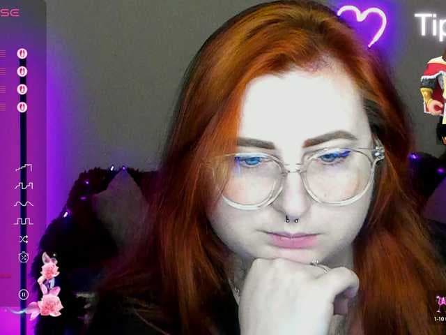 Aliciaredluv live cam