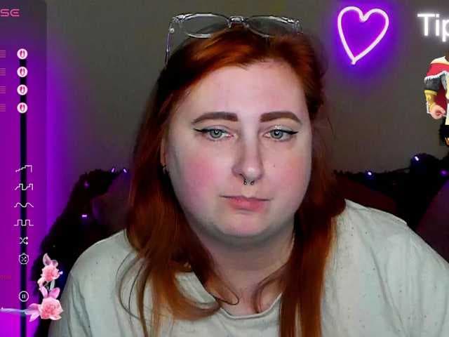 Aliciaredluv live cam