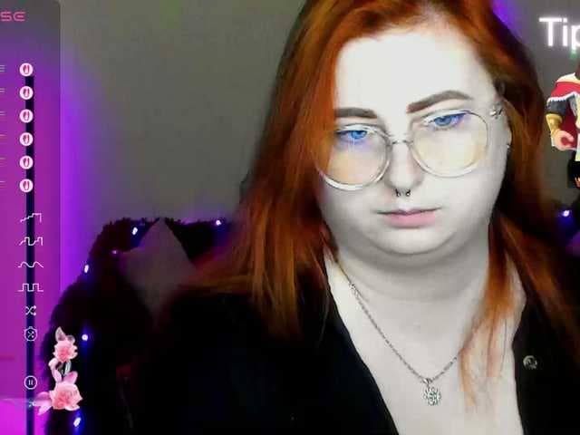 Aliciaredluv live cam