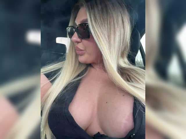 Stiflers_mom live cam