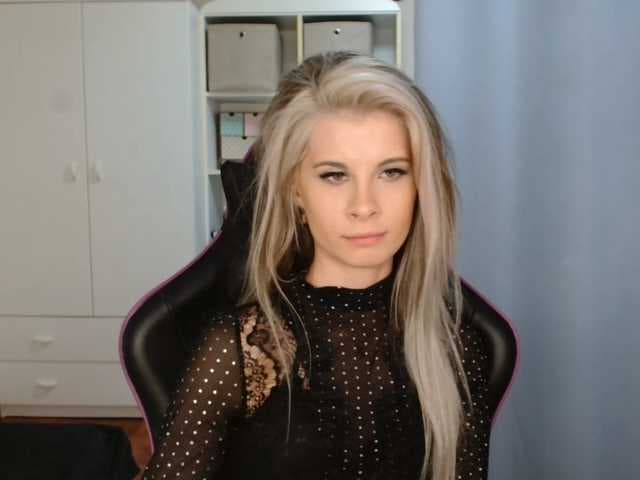 KristineNatural live cam